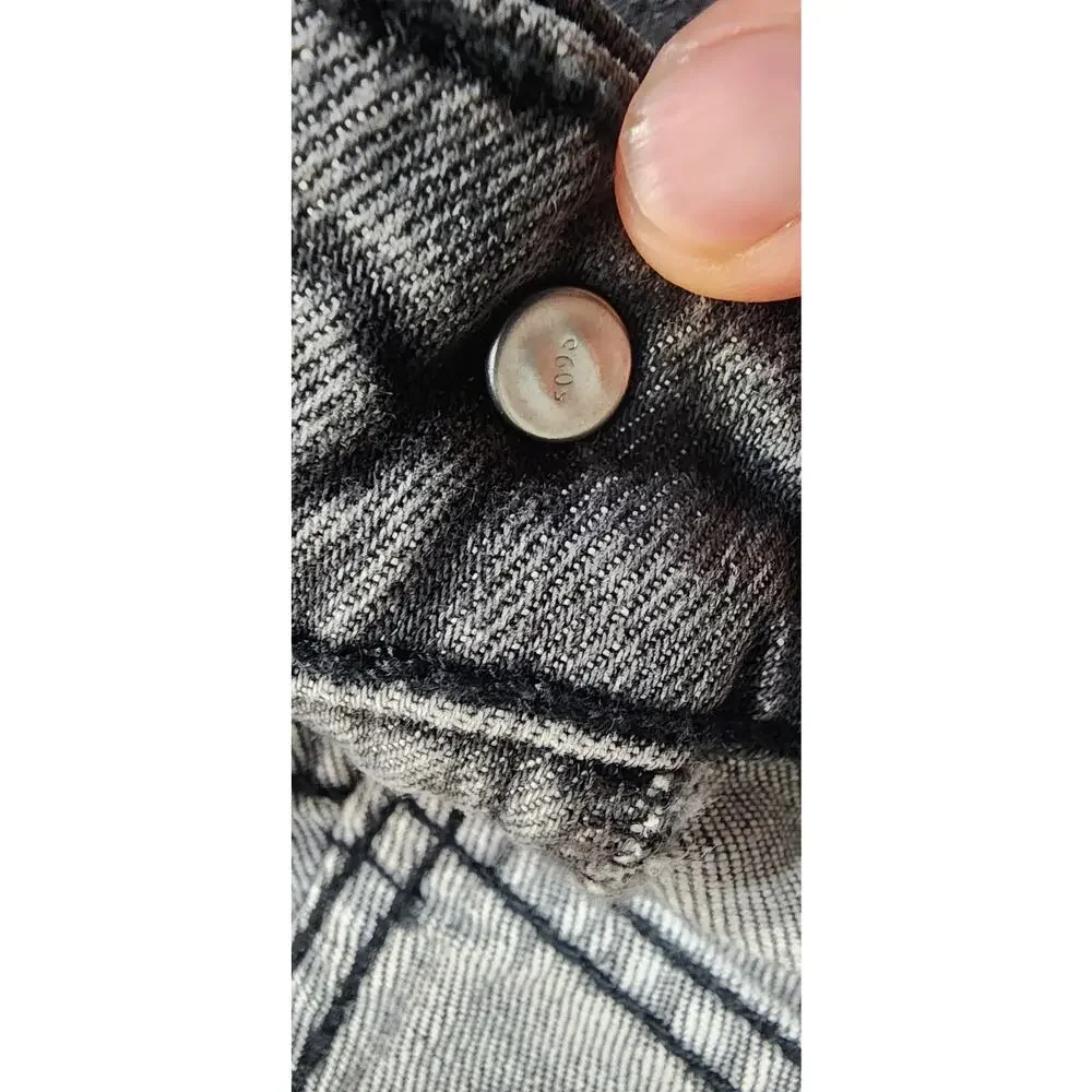 Levis used good